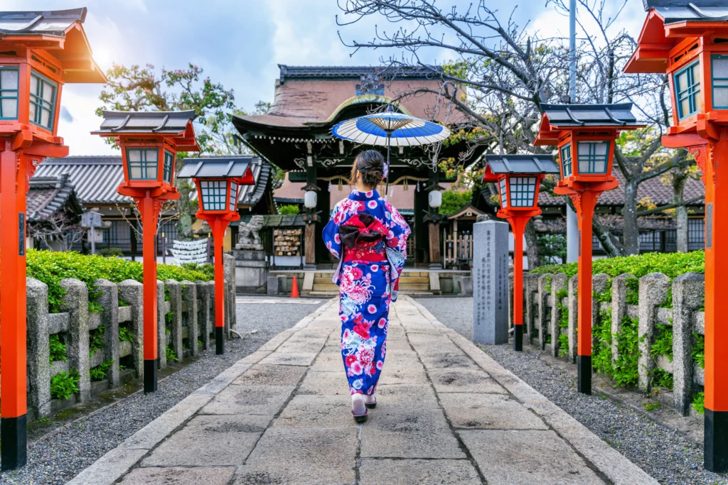 Japonsko Kjóto žena kimono chrám slunečník
