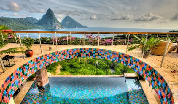 Jade Mountain Hotel resort pláž bazén společné prostory moře