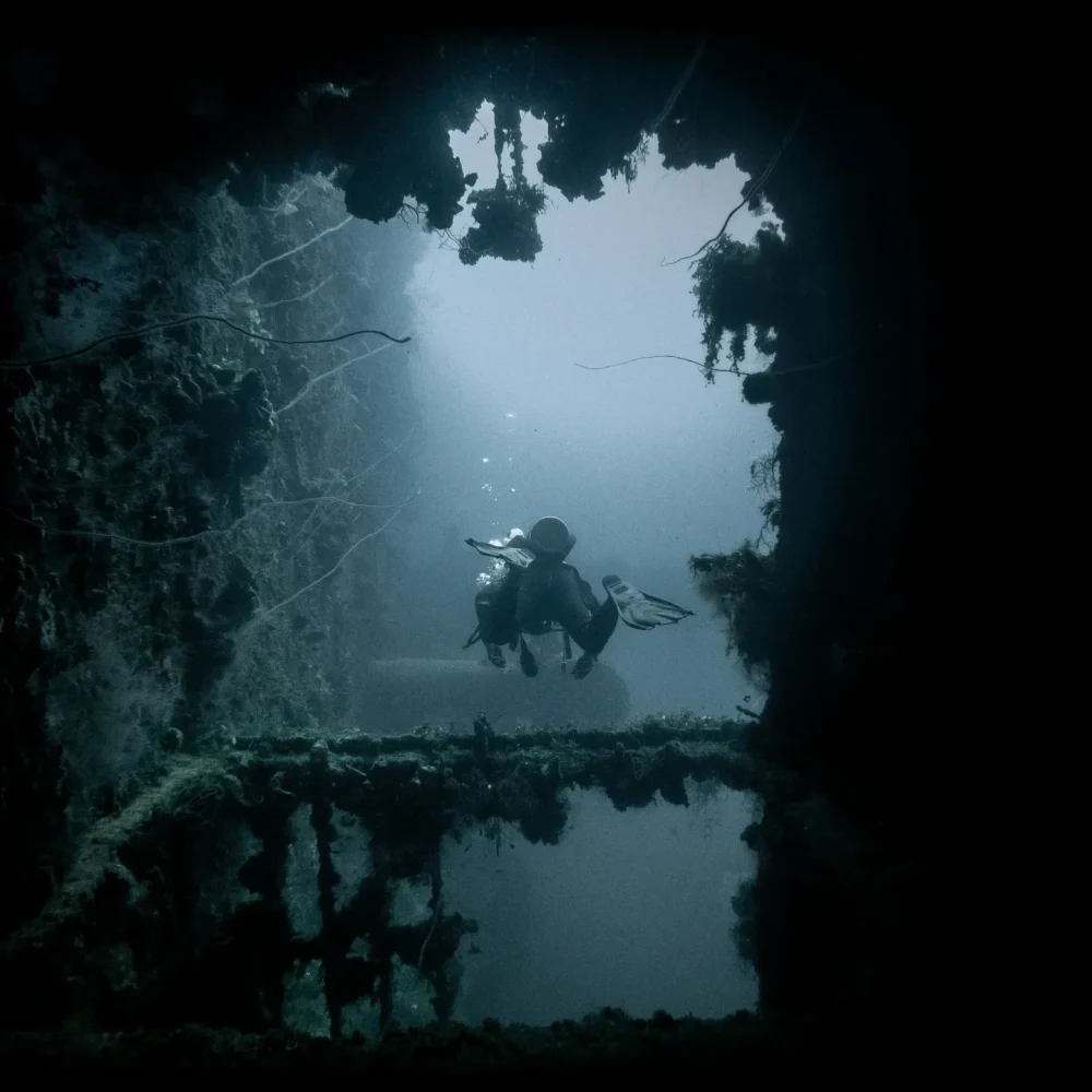 Mikronésie - WWII loď Guam 1944 tunel