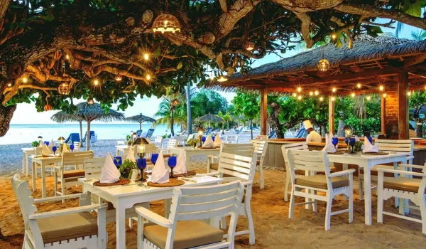 Jamaica Inn Jamajka restaurace na pláži